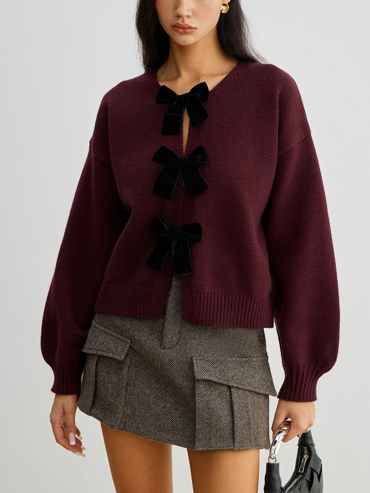 Cardigan burgundy with black velvet bows side profile