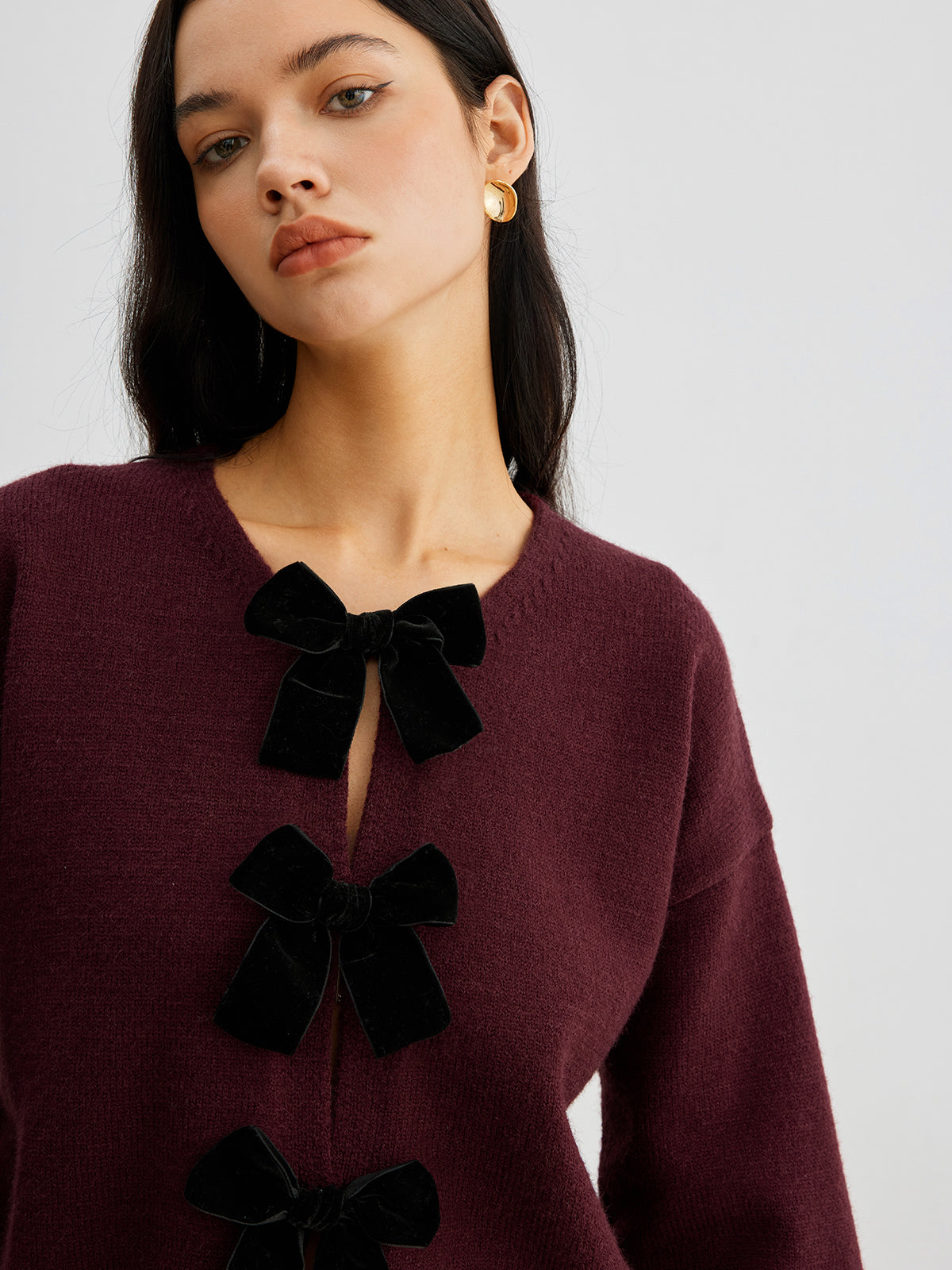Cardigan burgundy with black velvet bows front detail shot
