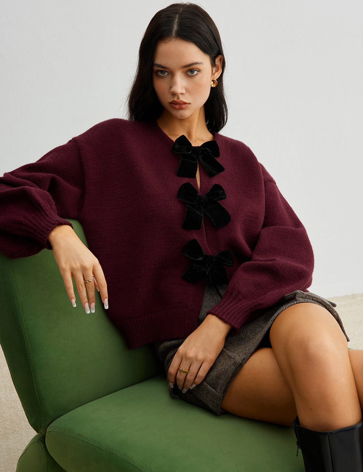 Cardigan burgundy with black velvet bows front view