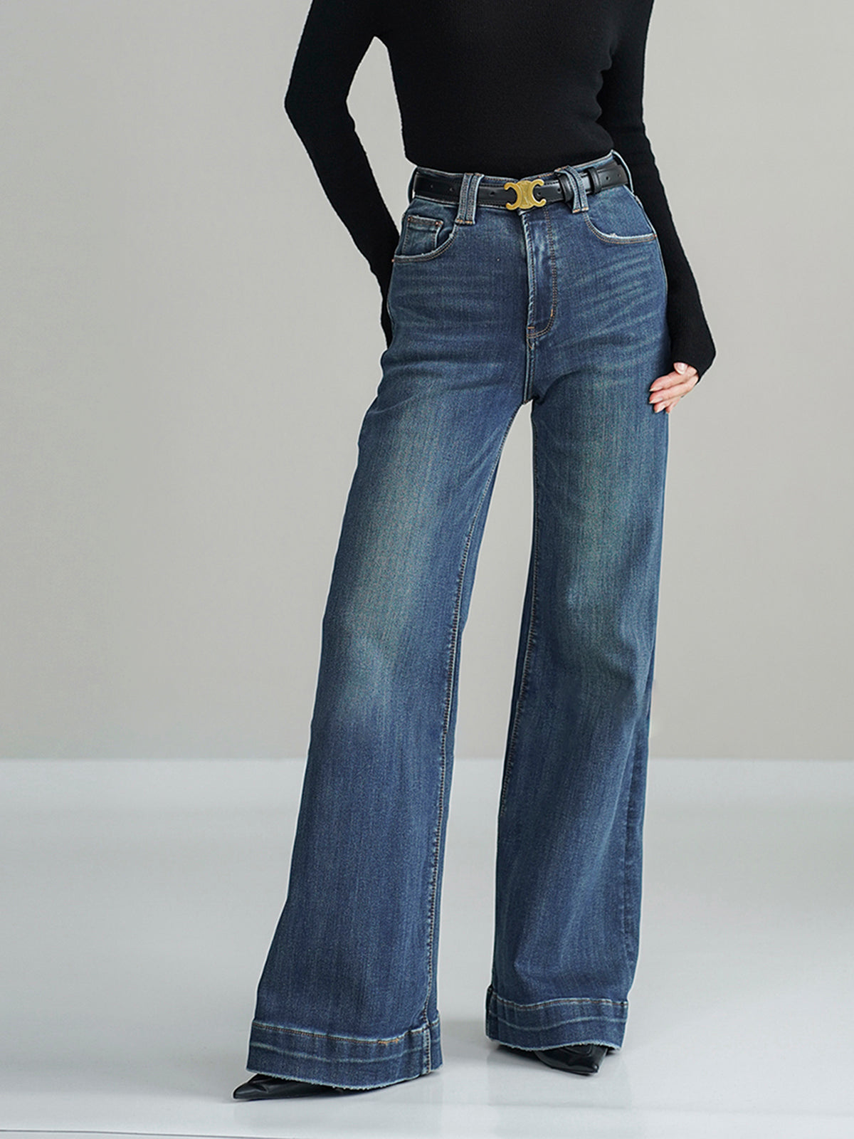 High-waisted wide-leg jeans blue front view with belt