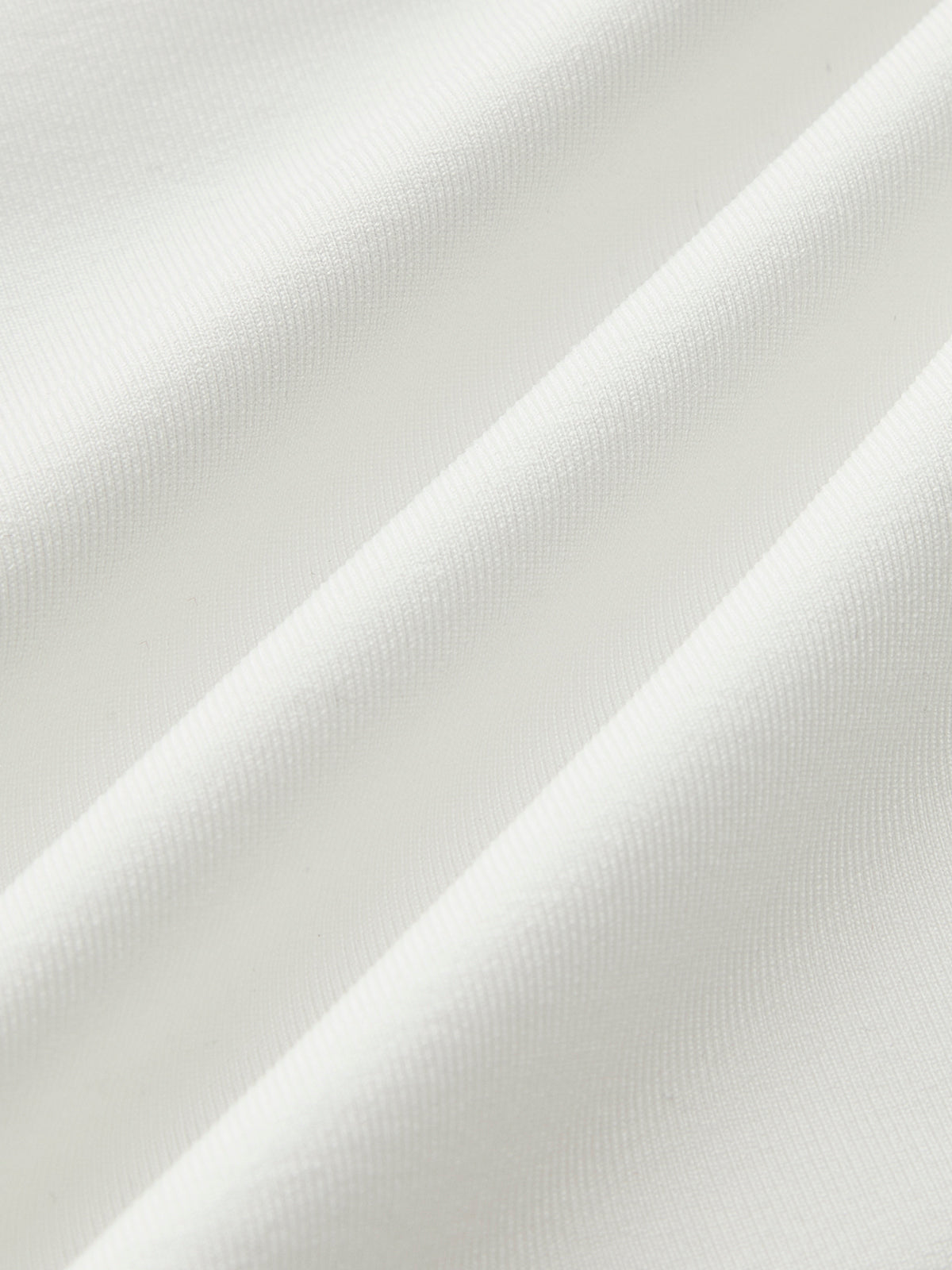 Wit crop top detail shot textieltextuur