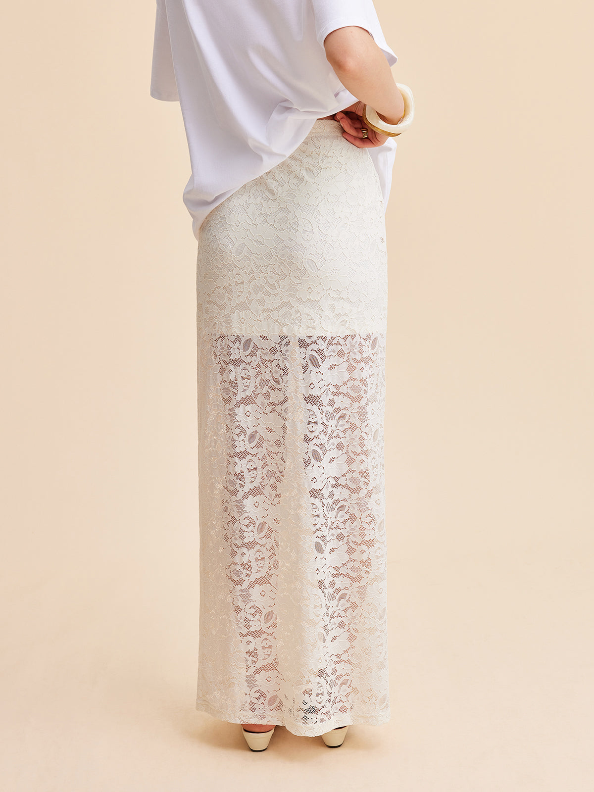 Maxi rok wit kant elegante dameszijde detail shot