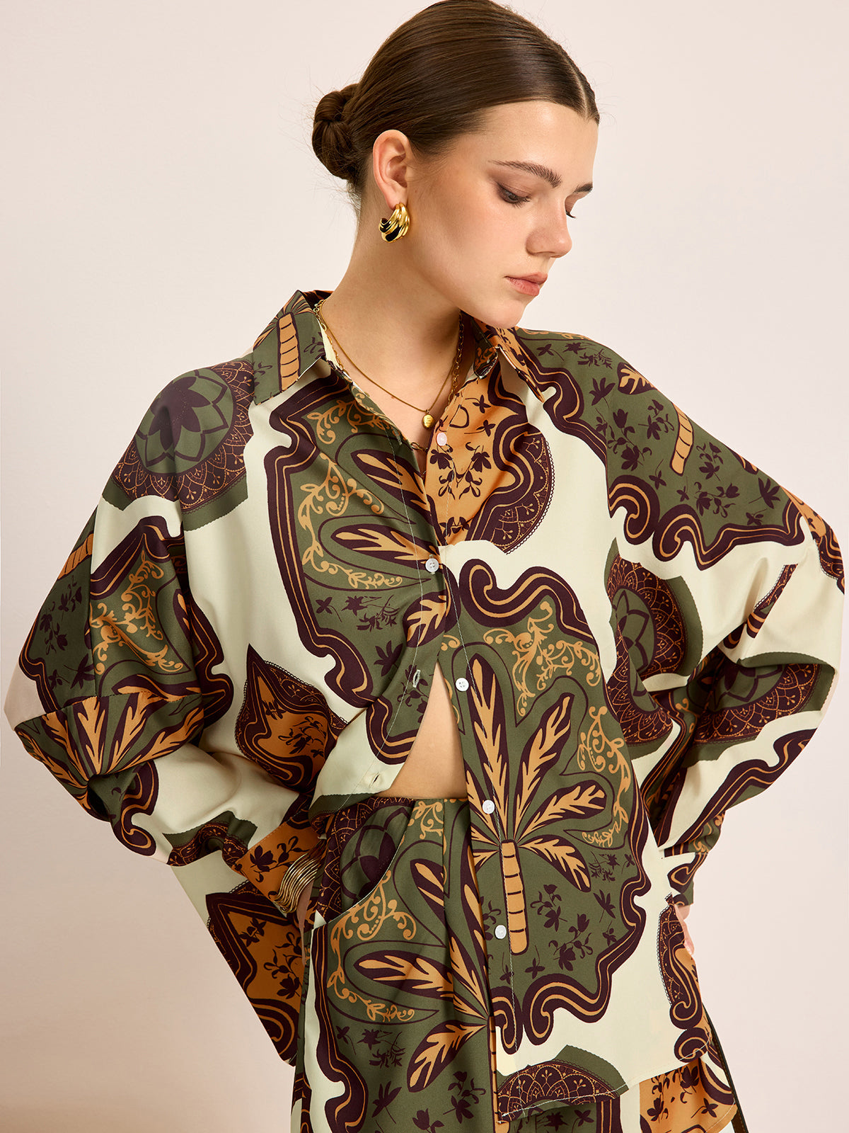 Luxe summer set with vintage print, close-up front detail
