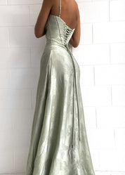 Maxi-jurk pistache groen met bloemenprint en strikdetail rugzijde