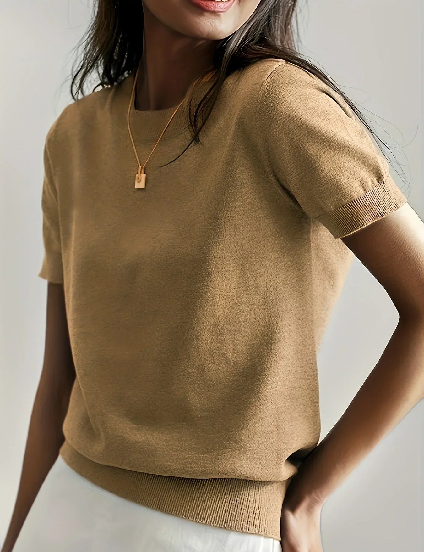 Trui dames beige korte mouwen close-up detail