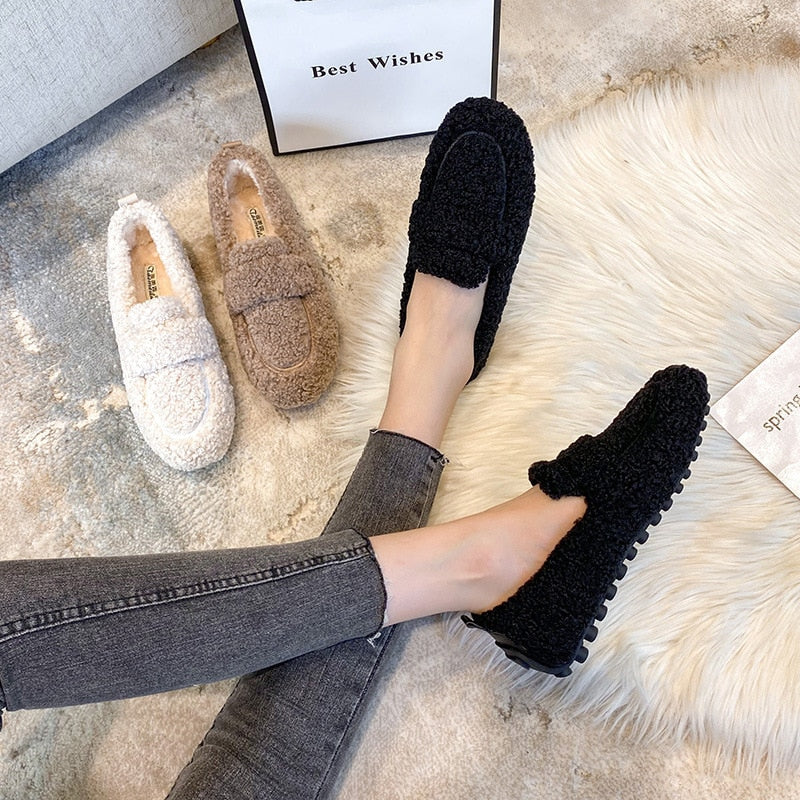 Dames pantoffels pluche zwart en beige vooraanzicht