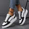 Sneakers wit-zwart met leren details en dikke zool vooraanzicht