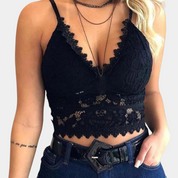 Kanten cropped top zwart met V-hals en spaghettibandjes vooraanzicht