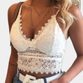 Top met witte kant en V-hals, rugzijde