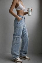 Dames jeans met zakken lichtblauw side view