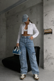 Dames broek met zakken lichtblauw denim model shot