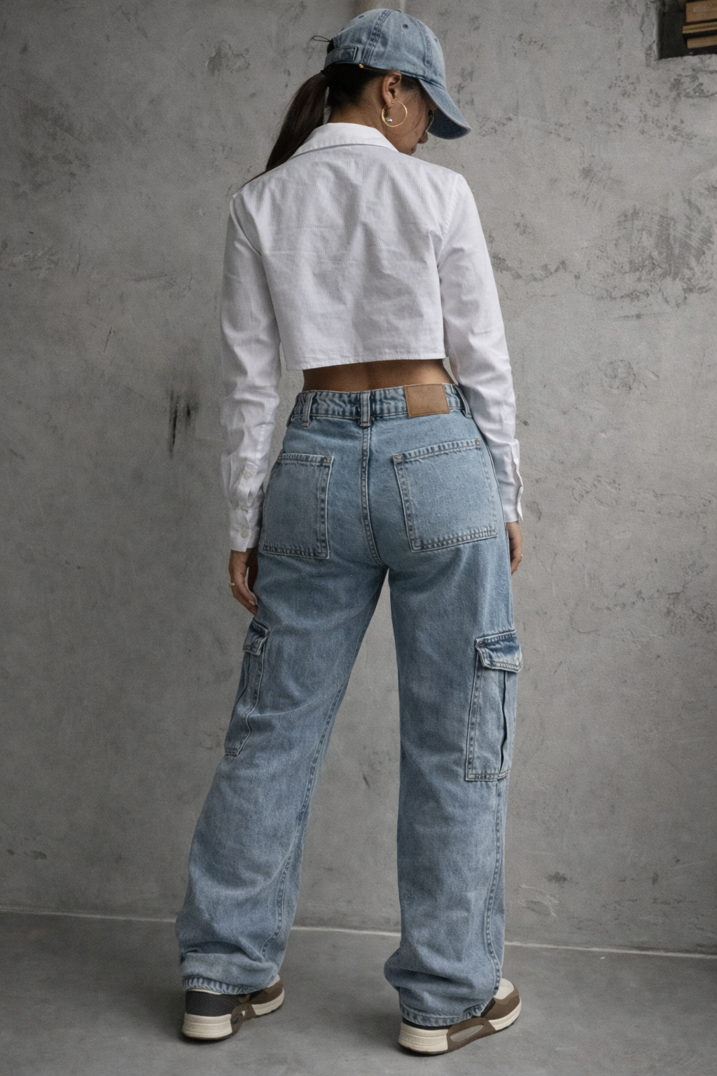 Dames broek cargo jeans lichtblauw met zakken achterzijde