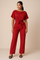 Rode jumpsuit met riemdetail en korte mouwen front view