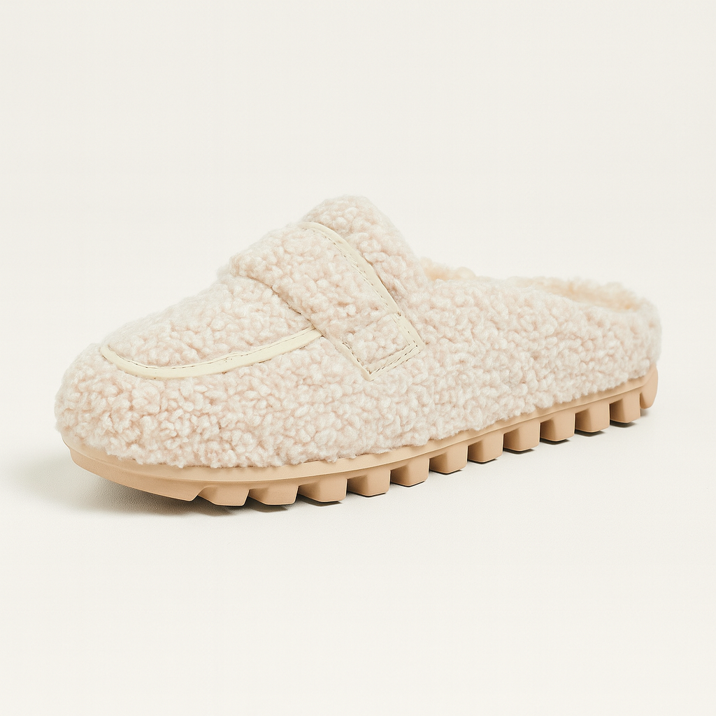 Dames pantoffels beige pluche met antislipzool vooraanzicht