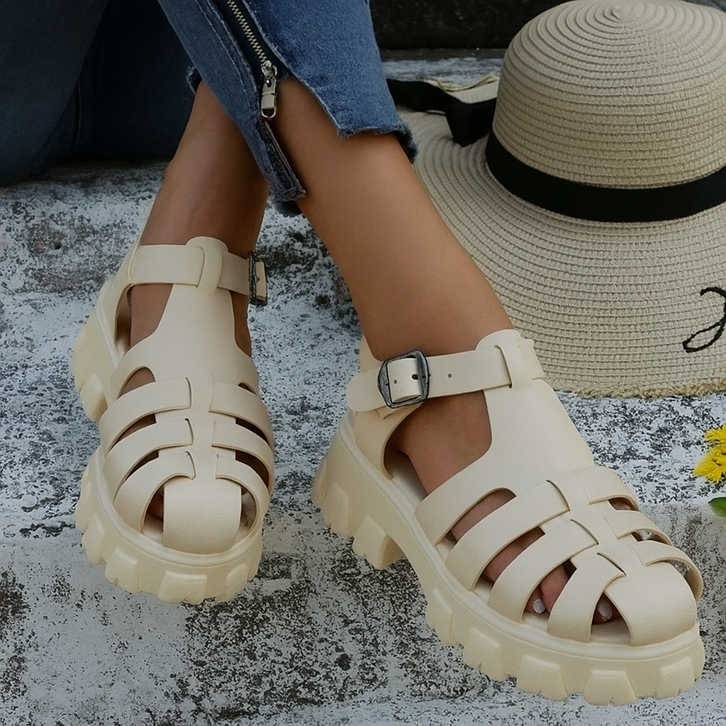 Sandalen beige met gesneden details en riempjes zijaanzicht