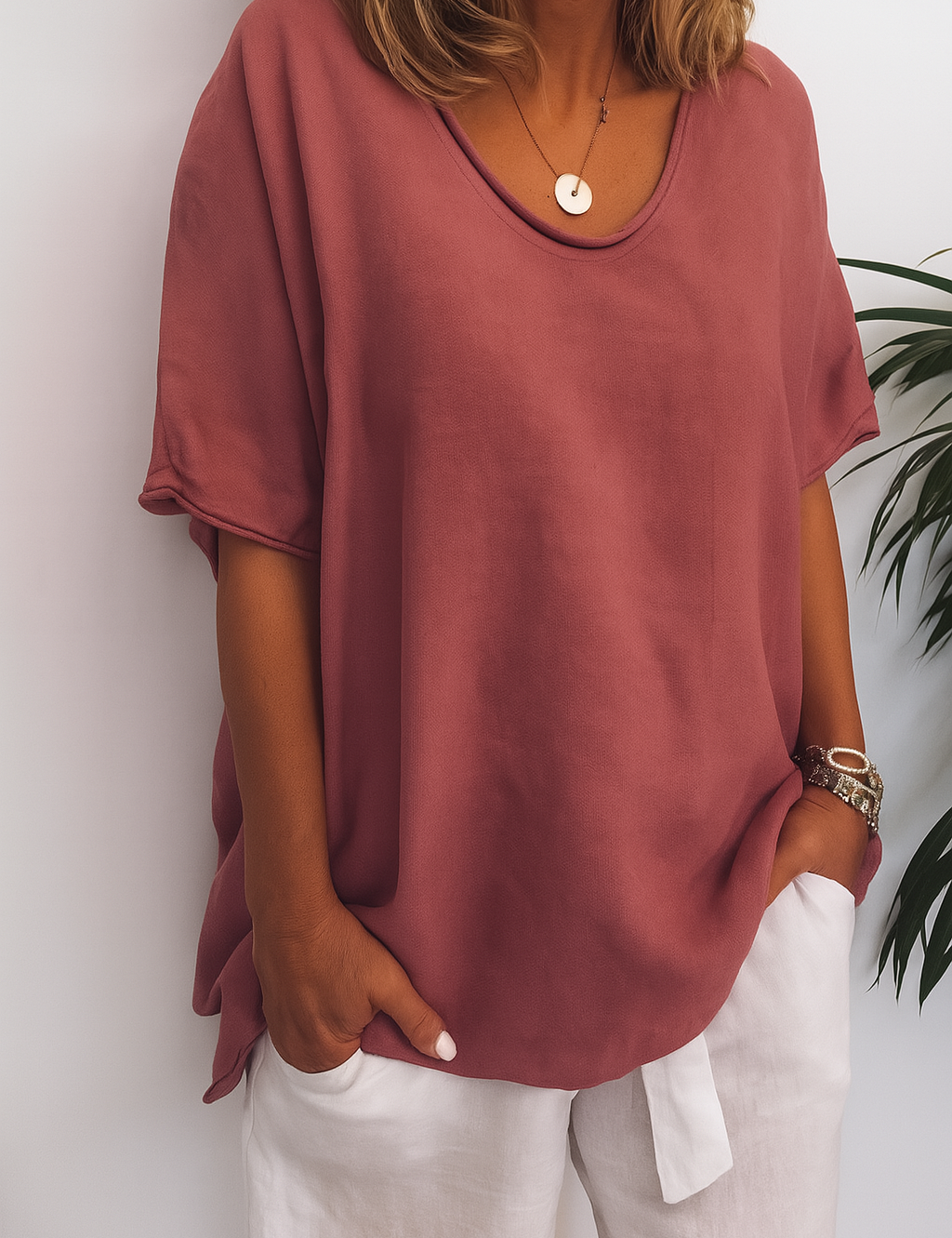 Linnen T-shirt rood met diepe V-hals vooraanzicht