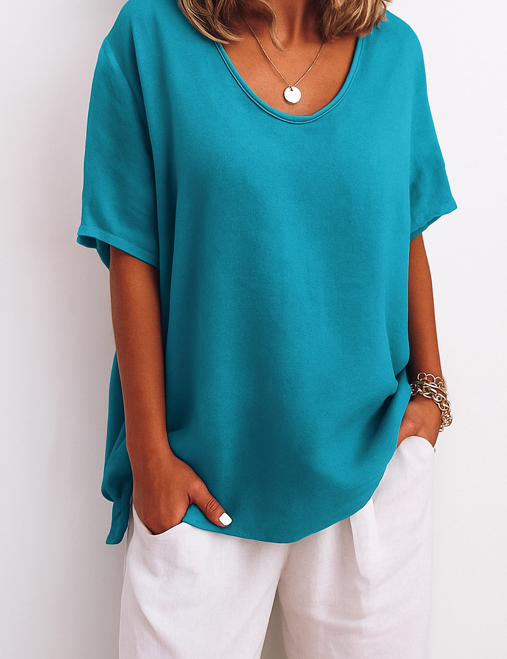 T-shirt lichtblauw met ronde hals en korte mouwen front view