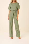 Jumpsuit groen met riem en korte mouwen front view