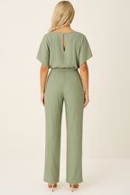 Jumpsuit groen met open rug en korte mouwen achterzijde
