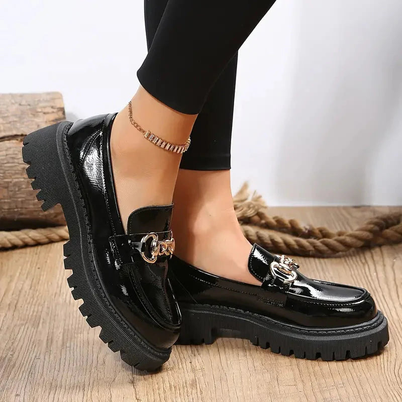 Daisy | Dames Zwarte Chunky Loafers - Luxe Design met Kettingdetail 1