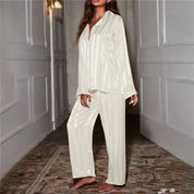 Dames pyjama set wit zijden stof front view