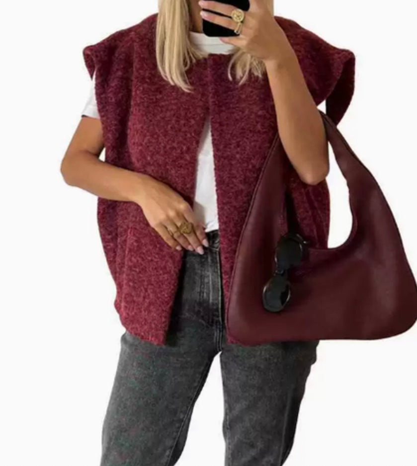 Vest rood fluweelachtig model draagbeeld