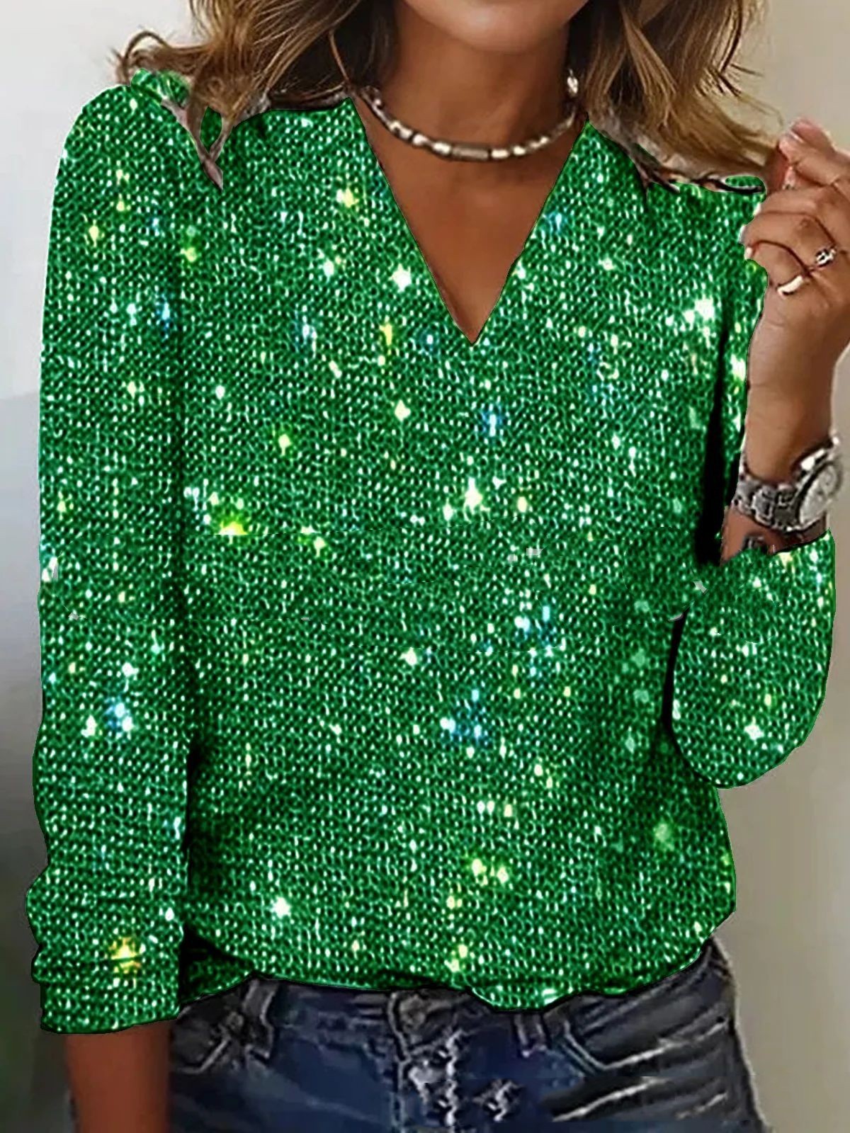 Glitter blouse groen met V-hals close-up voorbeeld