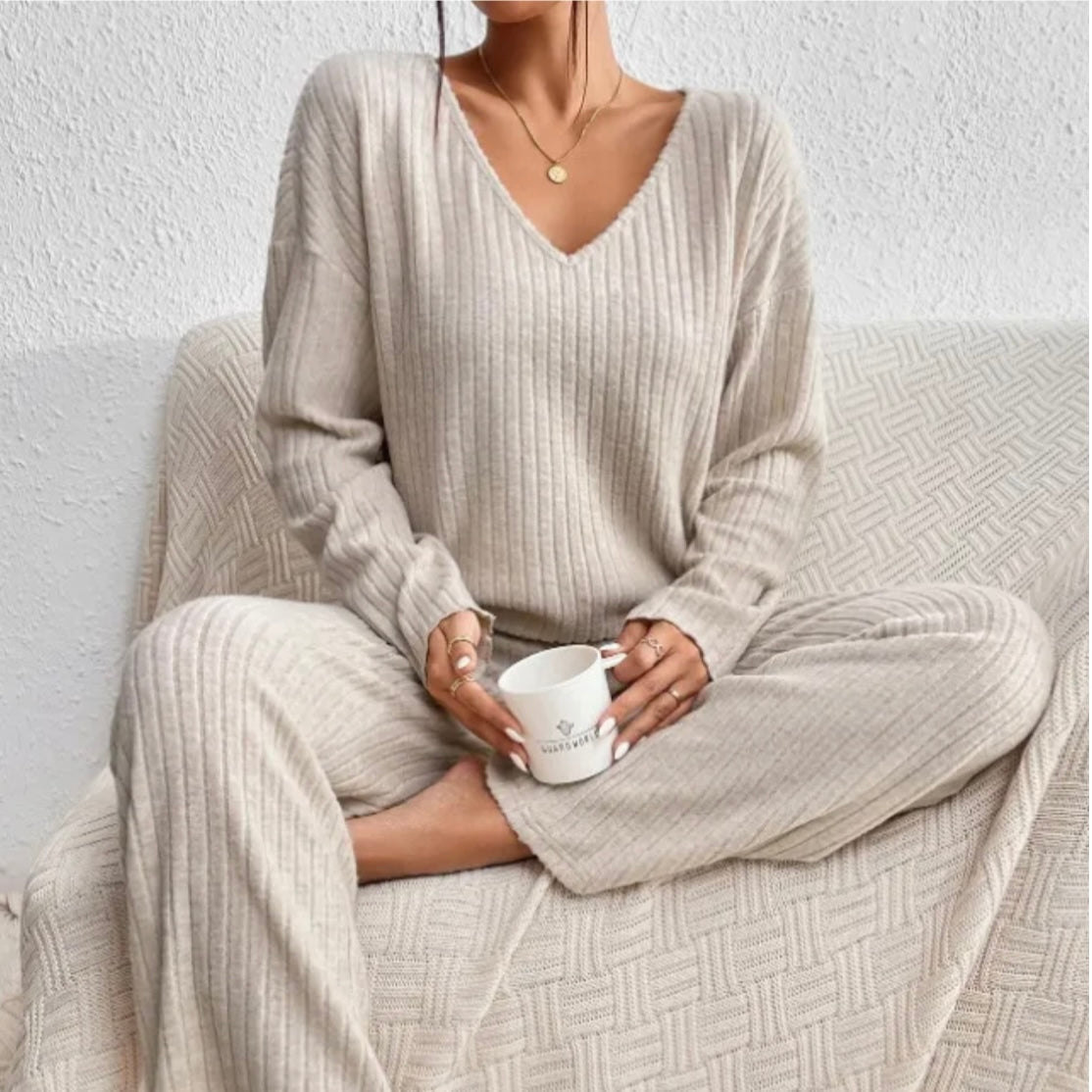 Tweedelig loungewear set dames beige ribstof zijkant