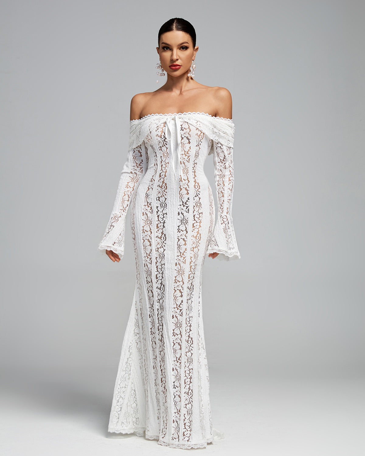 Luxe kanten maxi-jurk wit off-shoulder front view