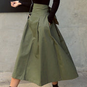 High-waisted skirt with bow detail olive green close-up