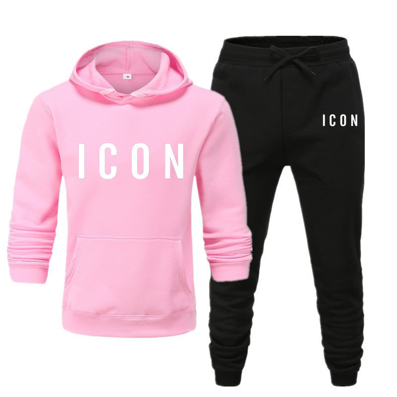 Heren set met roze hoodie en zwarte joggingbroek, detailopname