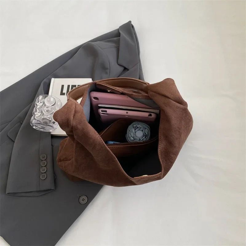 Liva Tote bag in zacht suède met ruim hoofdvak