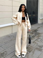 Tweedelig joggingpak dames crèmekleurig front view