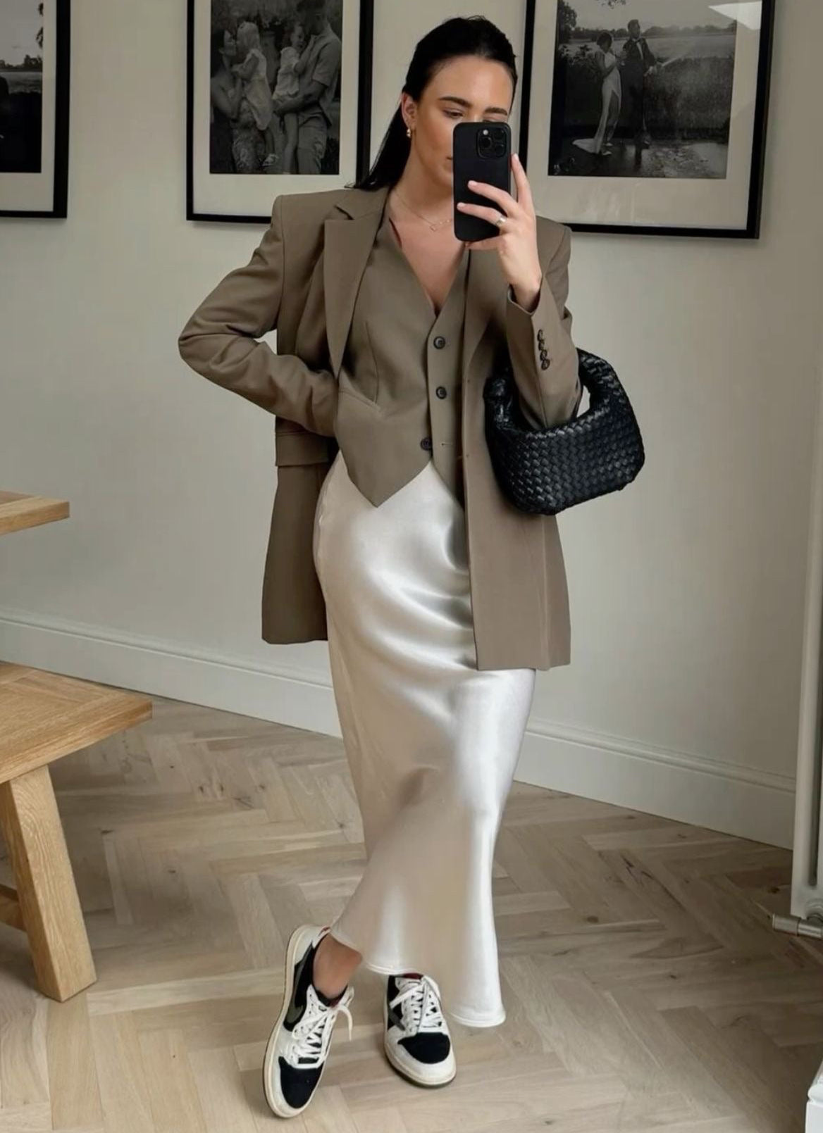 Maxi rok satijn look zilver glanzend model shot