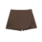 Korte rok bruin met asymmetrische sluiting detailopname