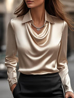 Witte satijnen blouse met watervalhals close-up detail