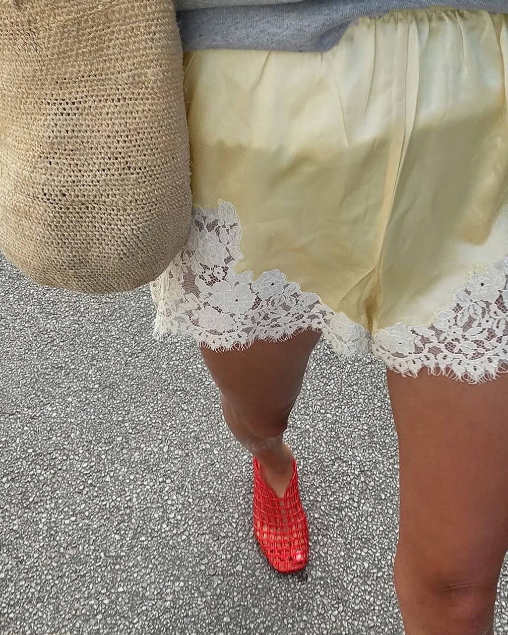 Lara | Dames Korte Broek - Luxe Satijn met Kantdetails 4