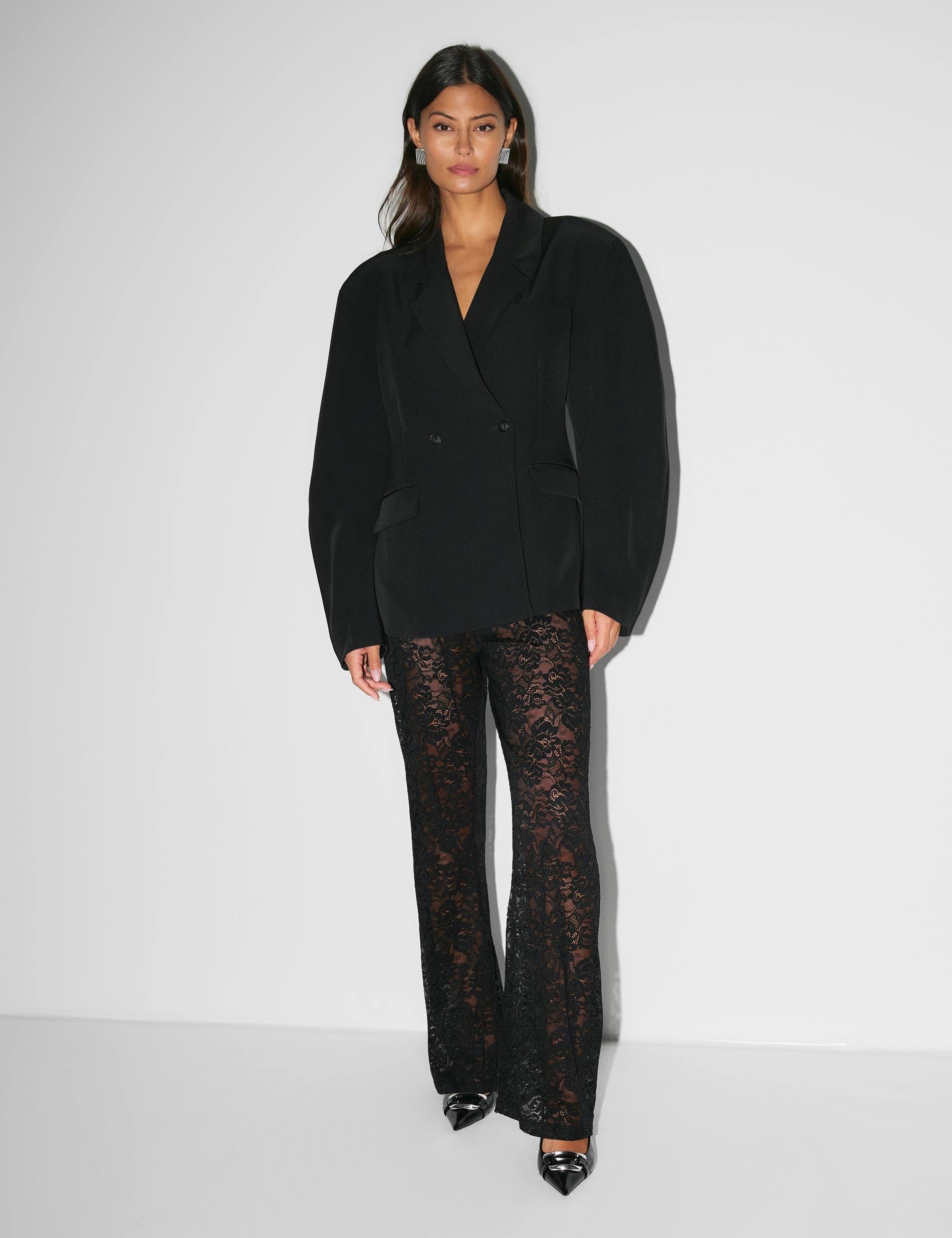 Damesbroek zwart kant met hoge taille front view