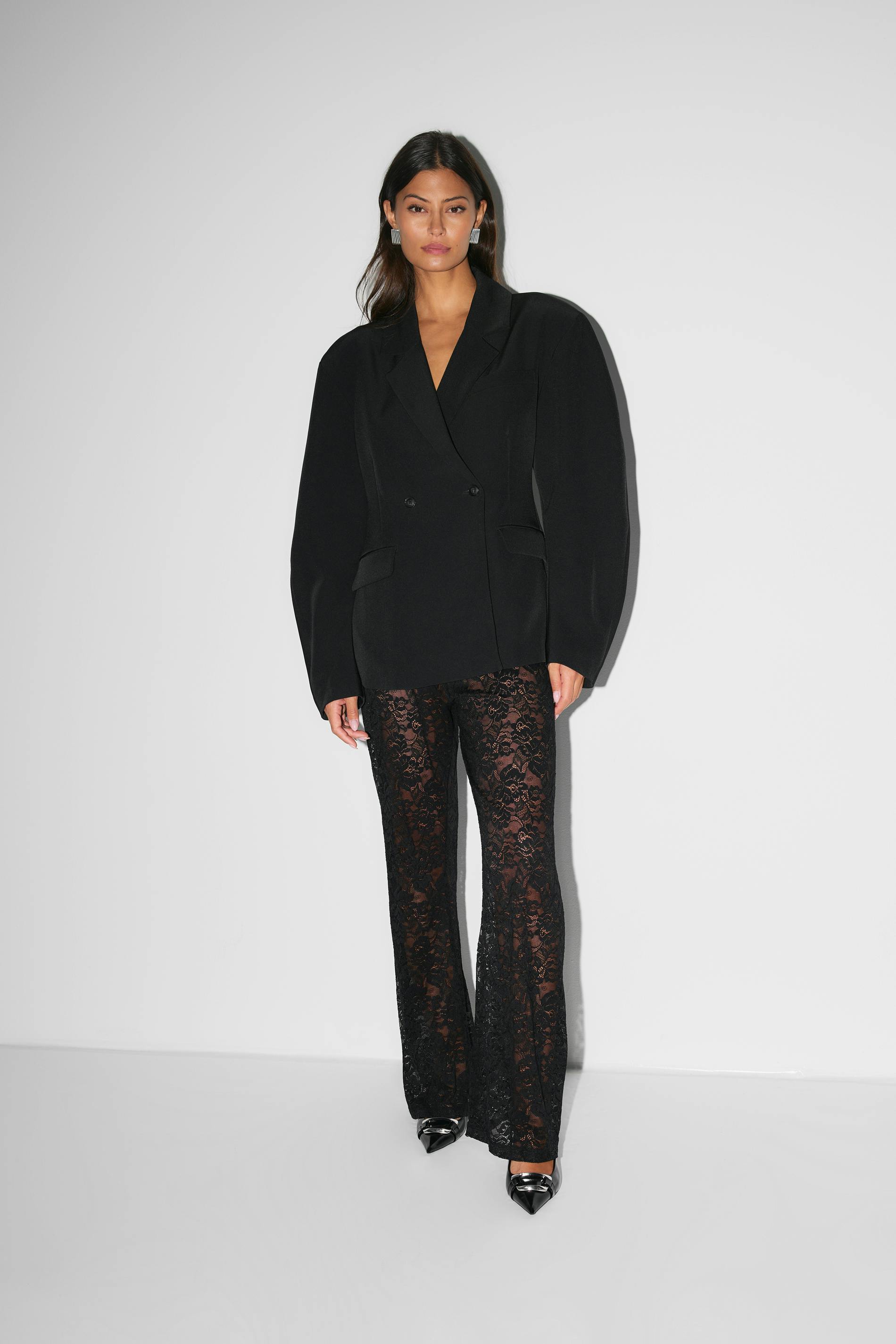 Damesbroek zwart kant met hoge taille front view