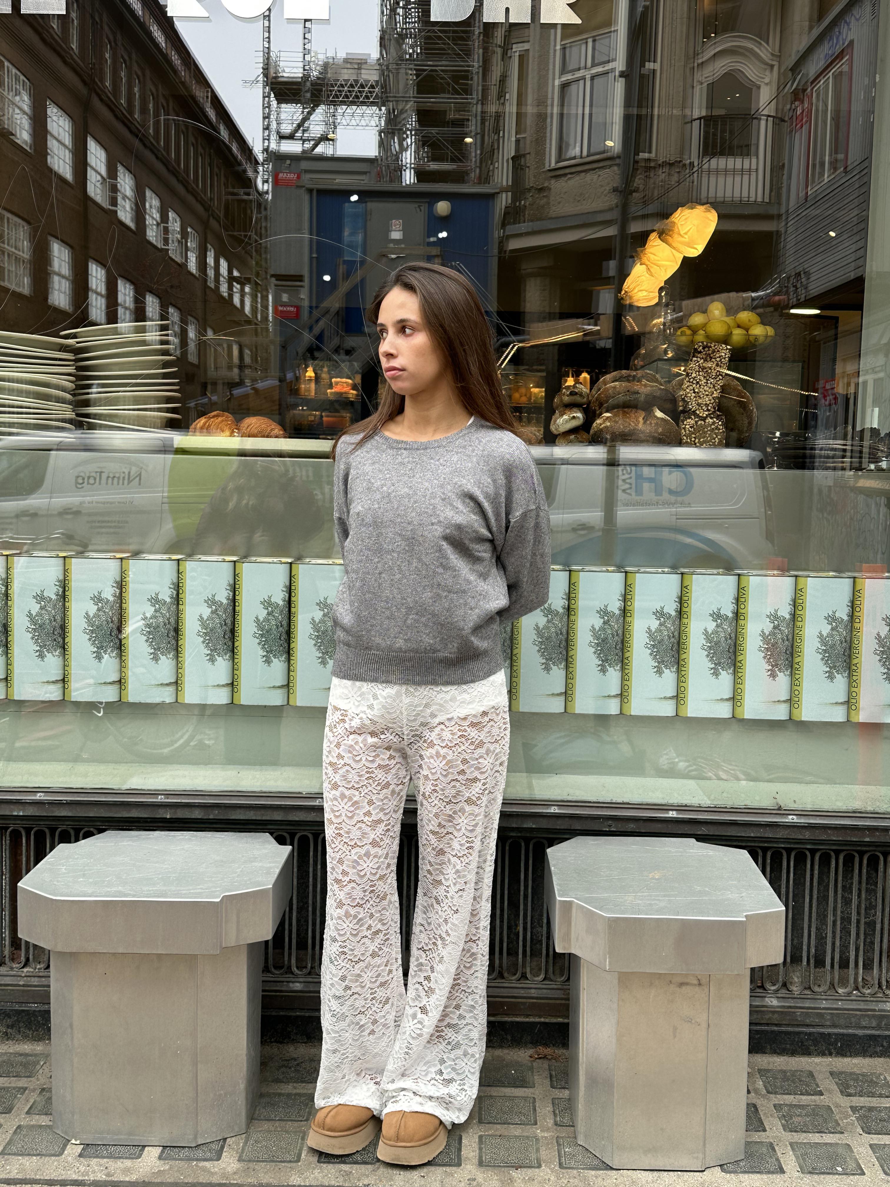 Damesbroeken wit kant met hoge taille model shot