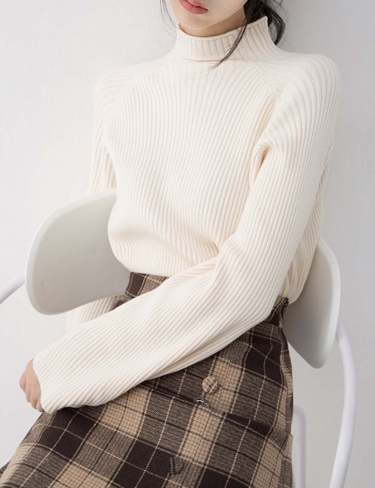 Cream ribbed sweater with balloon sleeves, side profile
