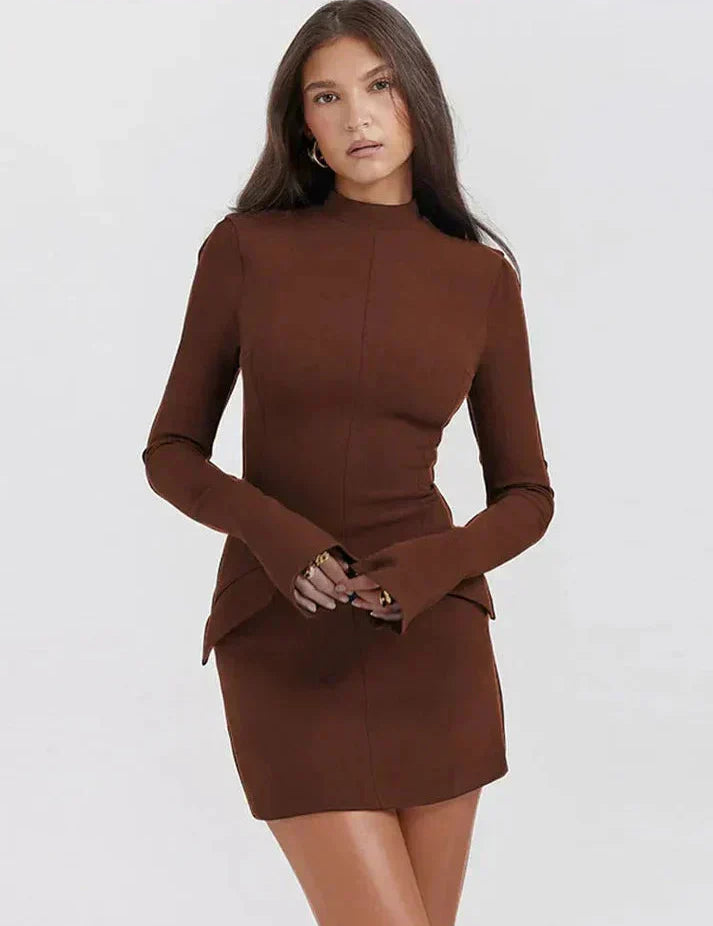 Mini jurk bruin met lange mouwen en hoge hals front view