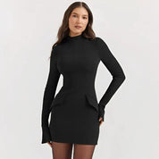 Mini jurk zwart met ruches en lange mouwen front view