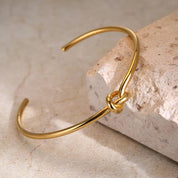 Mira | Dames Gouden Manchetarmband - Vintage Charme met Gedraaide Knopen 7