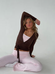 Tatyanna | Bruine Wikkel Top met Tailleband