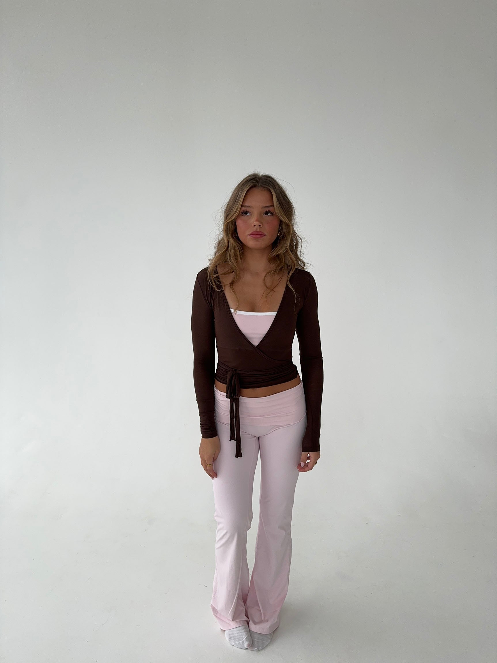 Tatyanna | Bruine Wikkel Top met Tailleband