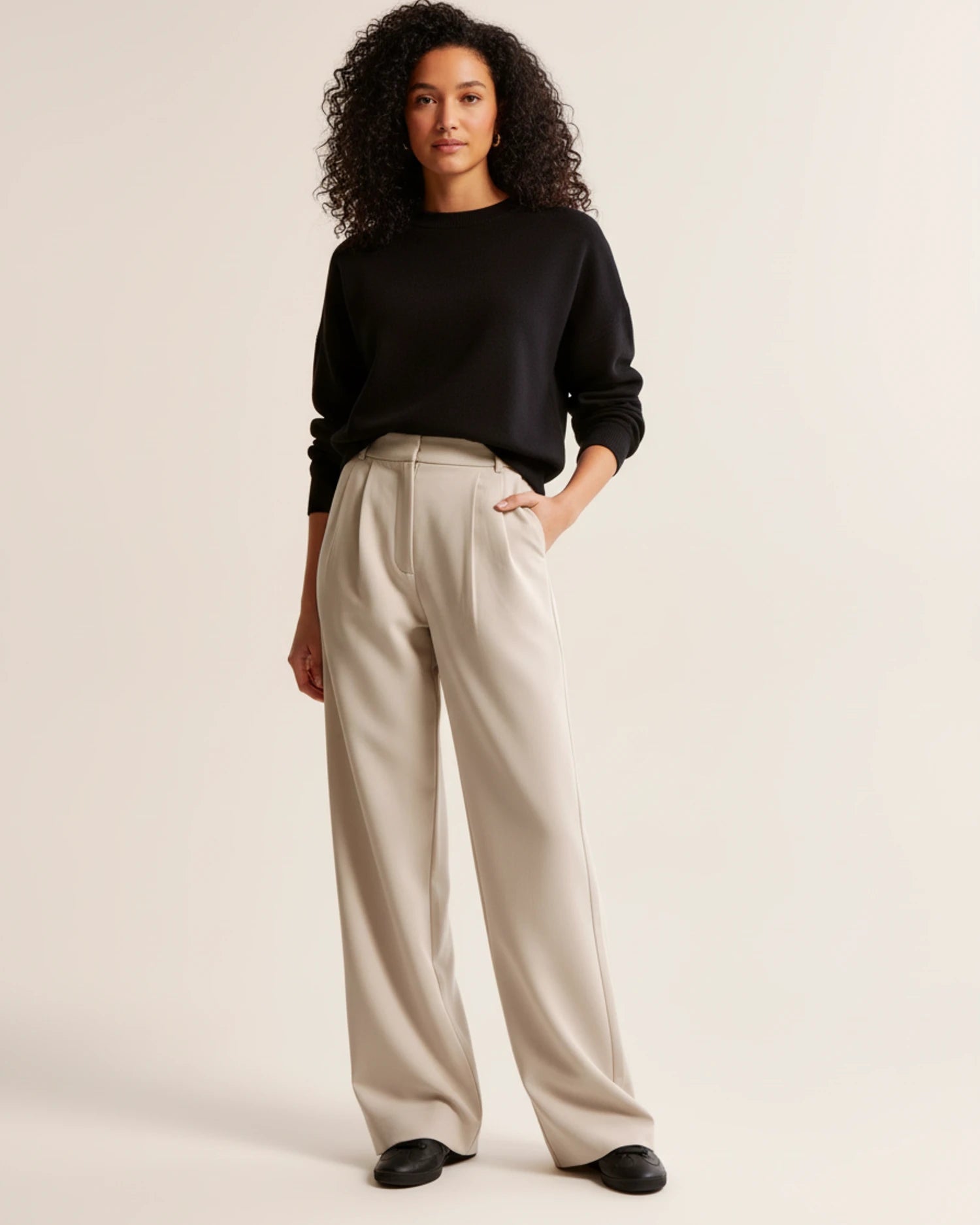 Mova | Zwarte Damesbroek Hoge Taille - Geplooide Pijpen, Elegant 0