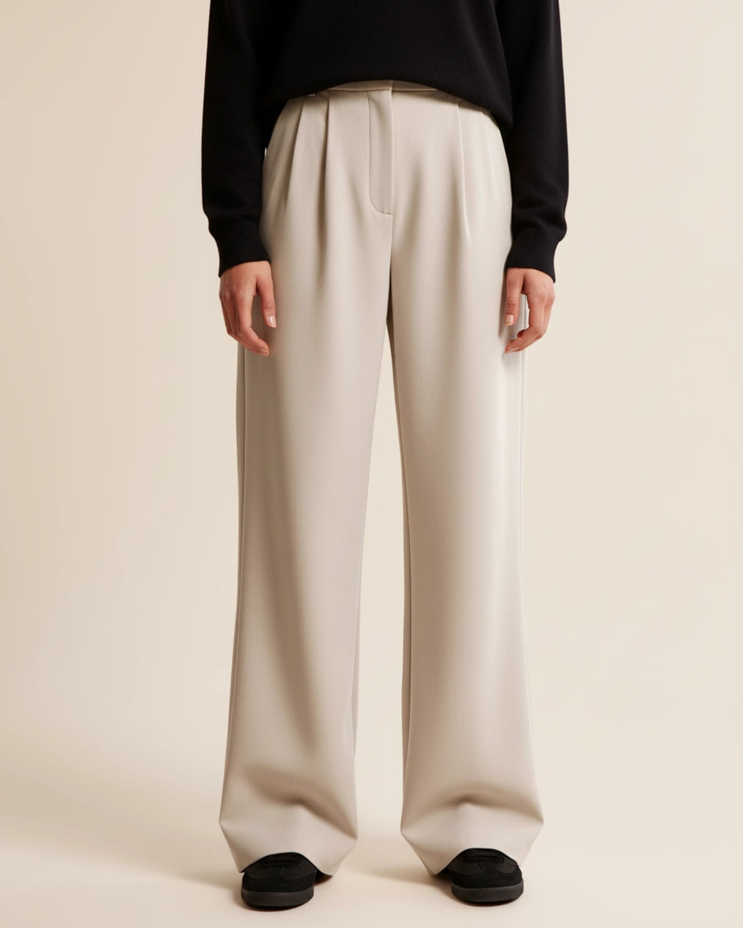 Mova | Zwarte Damesbroek Hoge Taille - Geplooide Pijpen, Elegant 1