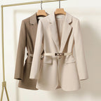 Blazers in beige en crème met riem, front view
