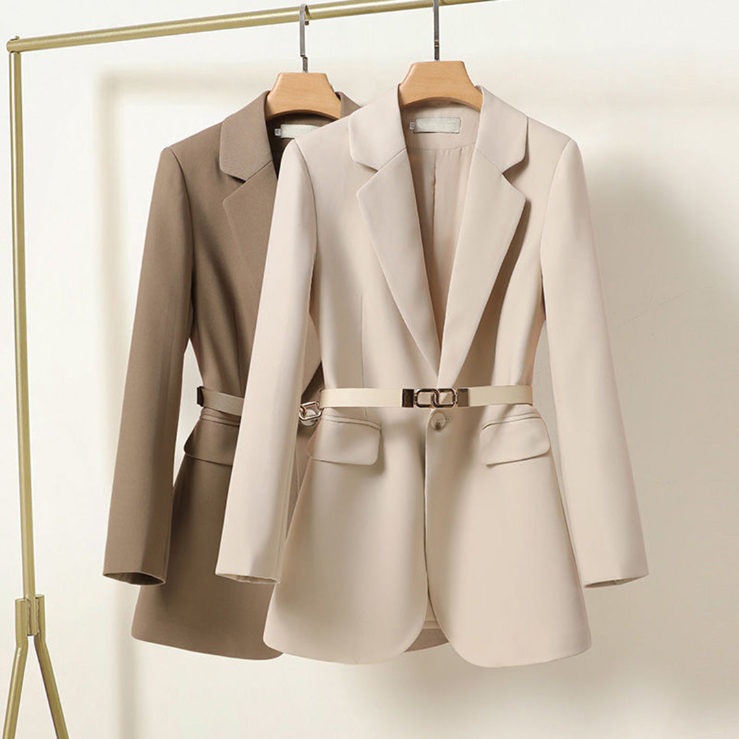 Blazers in beige en crème met riem, front view